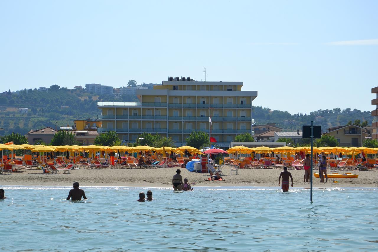 Hotel Atlas Alba Adriatica Exterior foto
