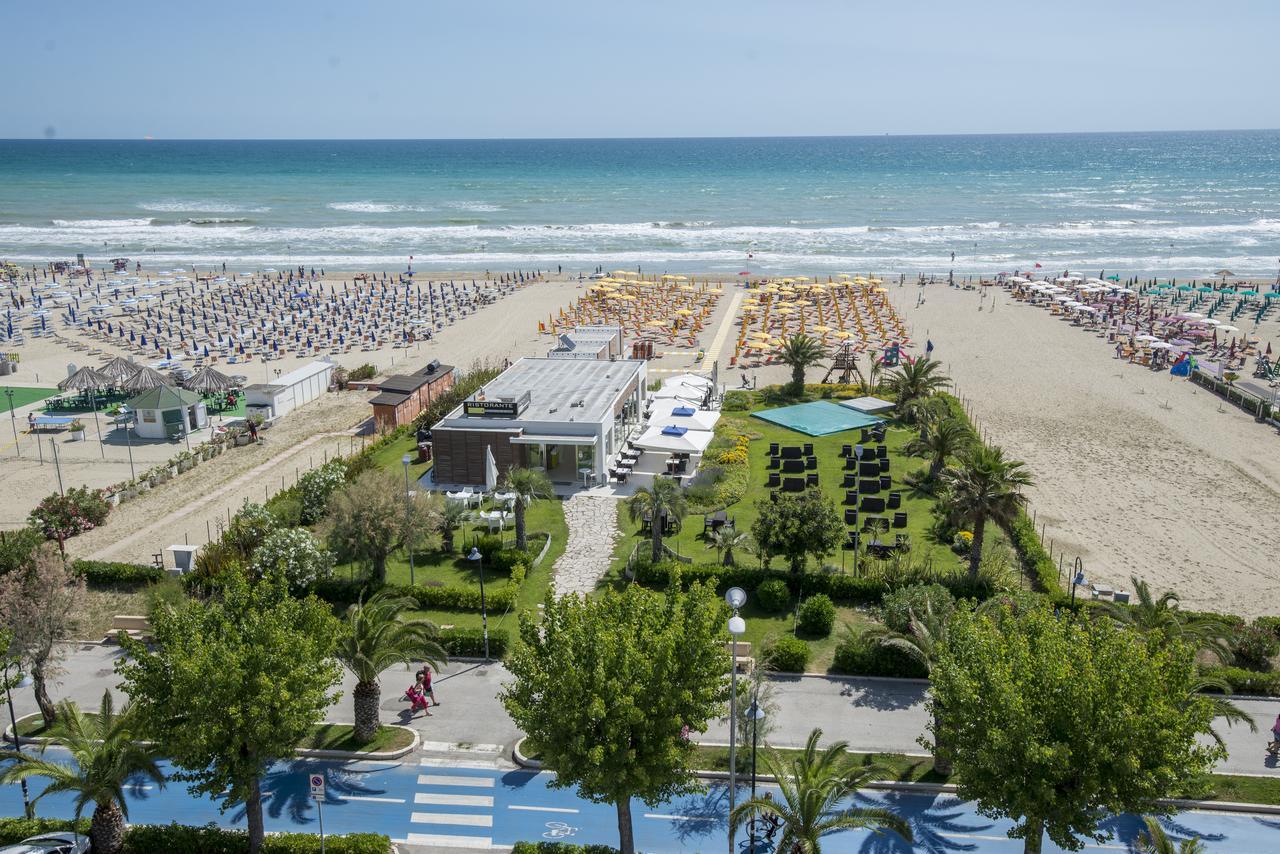 Hotel Atlas Alba Adriatica Exterior foto